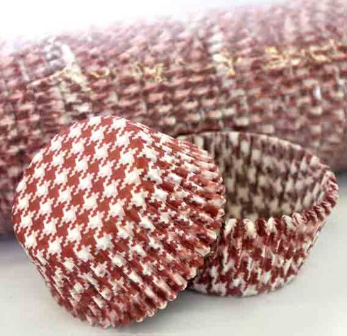 700 BAKING CUPS - RED HOUNDS TOOTH - 500 PIECE PACK