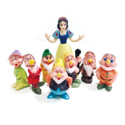 DISNEY SNOW WHITE PLASTIC FIGURINES (8 PIECE SET)