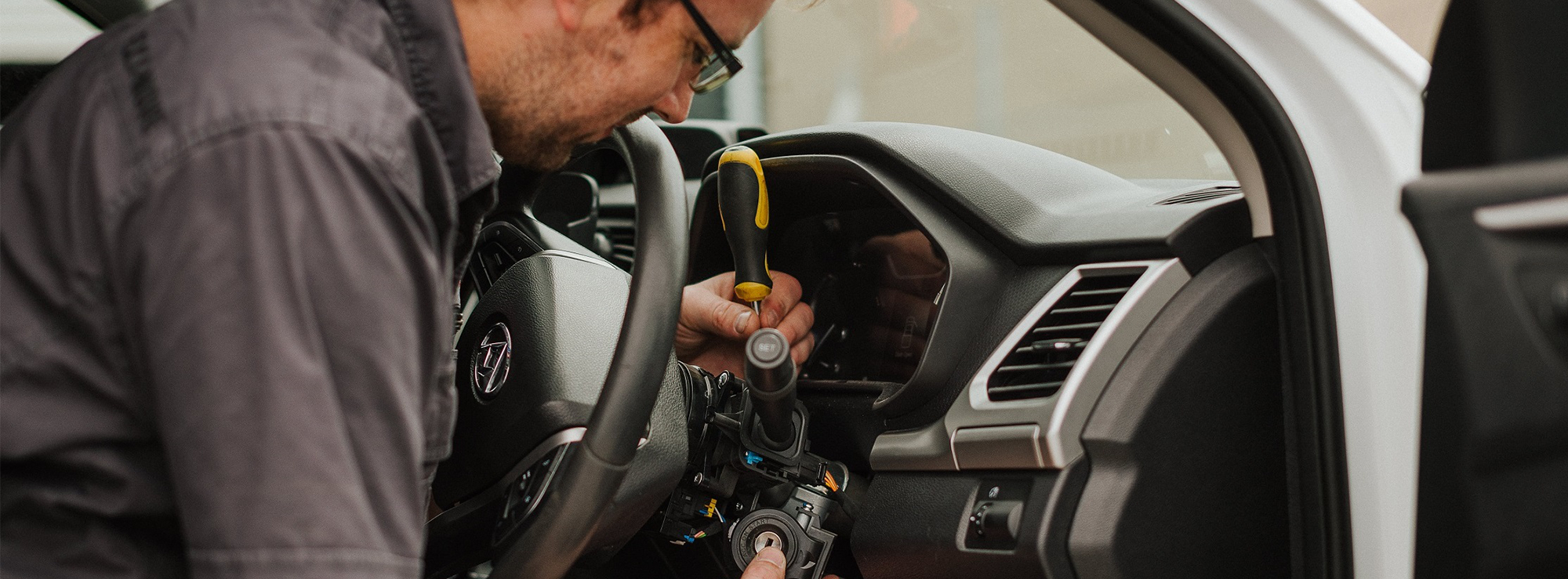 <h1>24hr Emergency Locksmiths</h1><p>Available 24 hours a day, 7 days a week. Call us for any vehicle or building lockouts and we can get you sorted.</p><button>Contact Us</button>