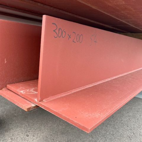 TBEAM PRIMED 300X200X10 5400MM