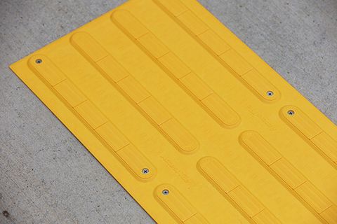 TACTILE DIRECTIONAL 600X300MM YELLOW CIP ESP