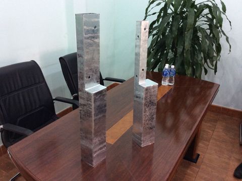 POST 90X90X2.0 DG 3300MM 1/2X190 NOTCH