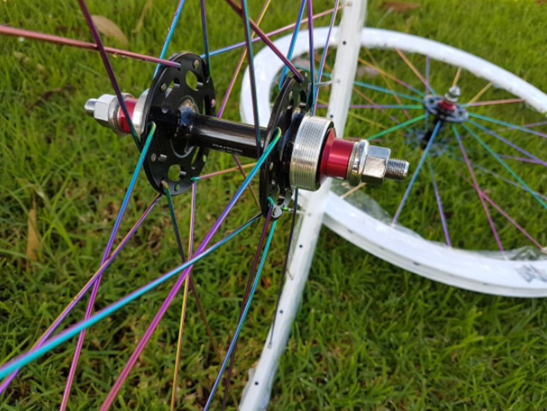 Custom Wheels - Novatec Rainbow Spokes.png