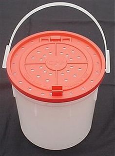 4 QT PLASTIC LIVE BAIT BUCKET