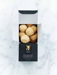 BYRON BAY COOKIES GIFT BOX 75G - WHITE CHOCOLATE MACADAMIA