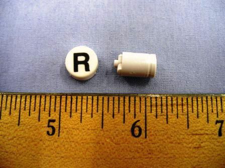 Round Button Cap / R / White-Black