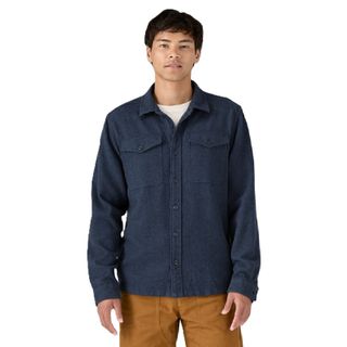 Patagonia Long Sleeved Organic Cotton Midweight Fjord Flannel Shirt - Whole Weave - New Navy