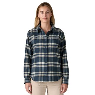 Patagonia Women's Long Sleeved Organic Cotton Fjord Flannel Shirt - Sunken Blue