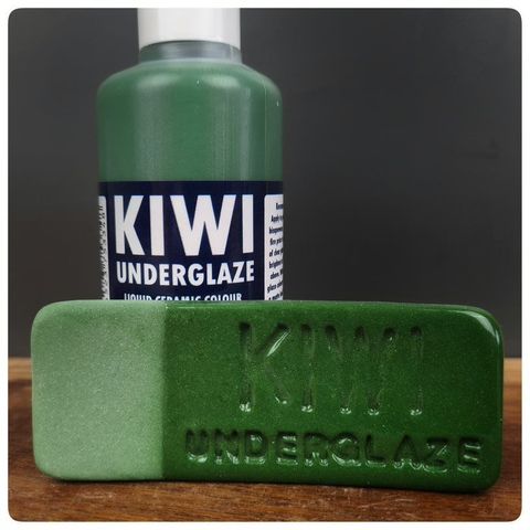 KIWI UNDERGLAZE 100ML FOREST GREEN