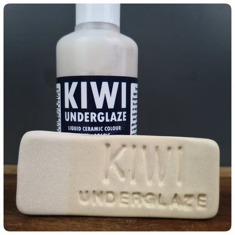 KIWI UNDERGLAZE 100ML LATTE BROWN