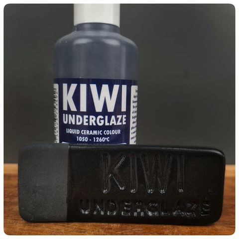 KIWI UNDERGLAZE 100ML JET BLACK