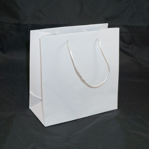 WHITE SMALL CARRY BAG WHITE STRINGS
