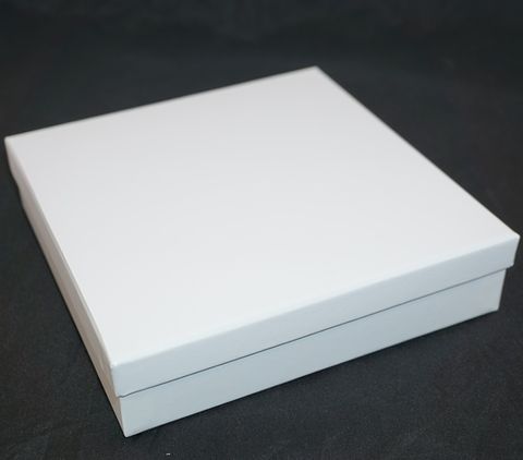 SDN3O-NECKLACE/MULTI BOX WHT LEATHERETTE CARDBOARD