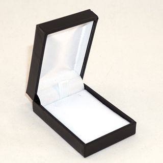 SDSP-PENDANT BOX BLK LEATHERETTE WHT VELVET PAD