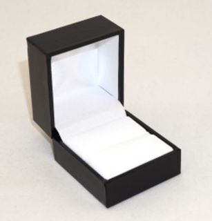 SDR - RING BOX BLACK LEATHERETTE WHITE VINYL PAD