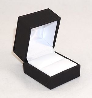 IMR-RING BOX BLK IMIT LEATHER WHT VINYL PAD
