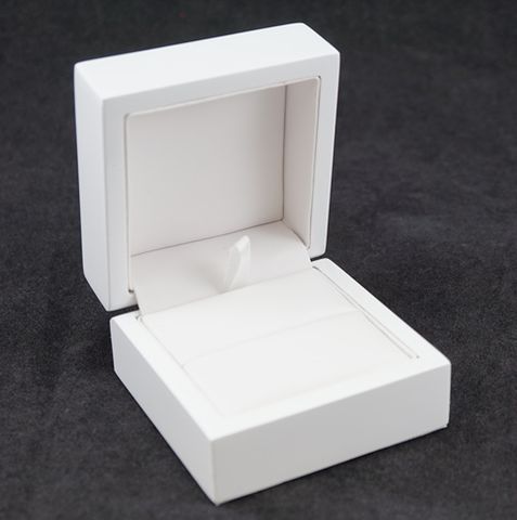 RING BOX GLOSS WHITE WOOD WHITE VINYL PAD