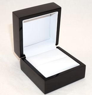 RING BOX GLOSS BLACK WOOD WHITE VINYL PAD