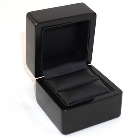 SMALL RING BOX GLOSS BLACK WOOD BLACK VINYL PAD