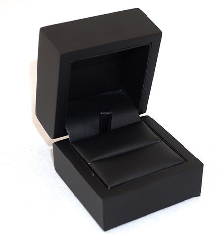 SMALL RING BOX MATT BLACK WOOD BLACK VINYL PAD