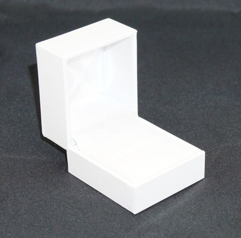 SDR - RING BOX WHITE LEATHERETTE WHITE VELVET PAD