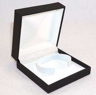 IMB-BANGLE BLACK IMITATION LEATHER BOX WHITE CLIP
