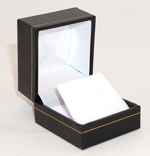 SDR-EARRING BOX BLK LEATHERETTE GOLD LINE WHT FLAP