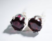 PR 6CL S/SILVER 4MM GARNET STUDS