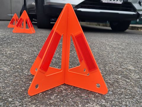 Warning triangle Budget - Stores Flat - Slots together