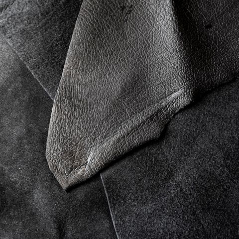 PIGSKIN LINING BLACK *per sq foot*