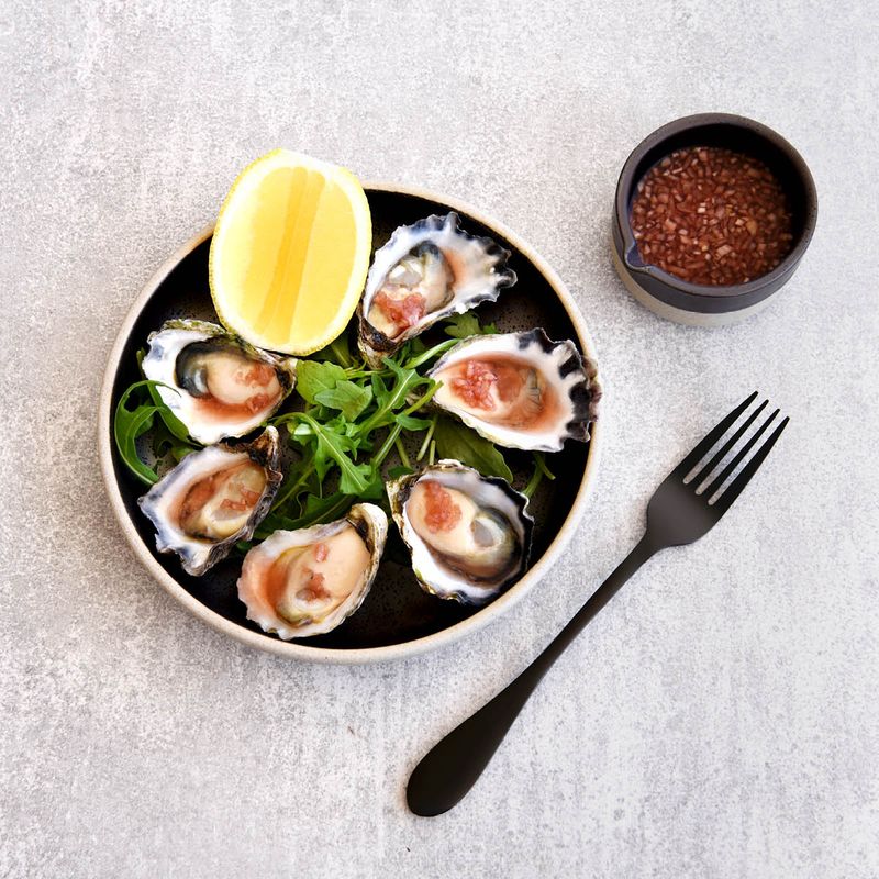 TABLEKRAFT SOHO ROUND DEEP COUPE PLATE 235x30mm SPECKLE BLK (*908734*) = PACK OF 6 X EACHES