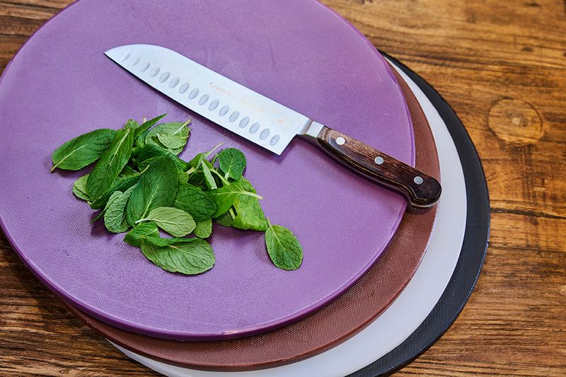 CHEF INOX ROUND CUTTING BOARD PE 350x13mm PURPLE (*44392-PUR*) = PACK OF 6 X EACHES