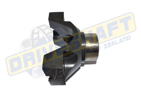 E/Y 25 SPL FORGED 2.955 O/L 1.750 SEAL 1350 GM HOL/COM PINION YOKE