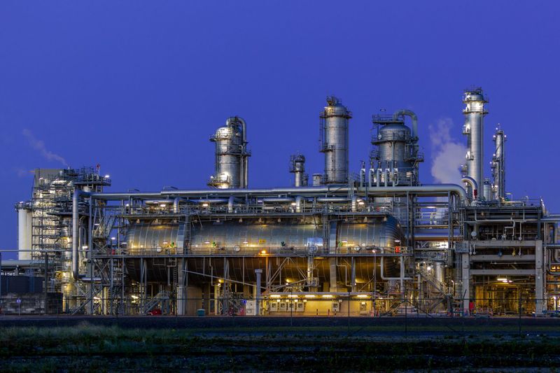 How PTFE Performs in Demanding Oil and Gas Environments