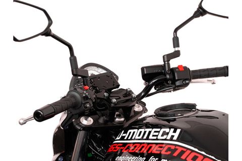 ADAPTER ATTACHES MOTORCYCLE CRADLE TO GARMIN ZUMO 660/665 TO SW MOTECH VIBRATION DAMPED GPS HOLDER