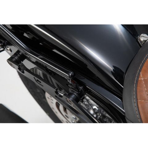 SIDE CARRIER SW MOTECH RIGHT HARLEY-DAVIDSON FLST SOFTAIL FXBB SOFTAIL STREET BOB FXST SOFTAIL STD