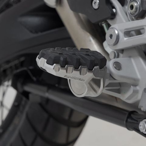 FOOTREST KIT SW MOTECH EVO TRIUMPH TIGER 1200 22-ON