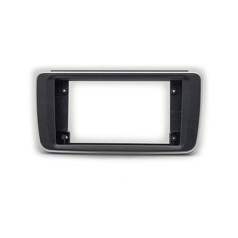 FITTING KIT 9" DASH KIT NISSAN LEAF 2018 ON (BLACK WITH SILVER TRIM)