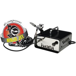 IWATA AIRBRUSH KIT NINJA HP.CR + IS35 COMPRESSOR