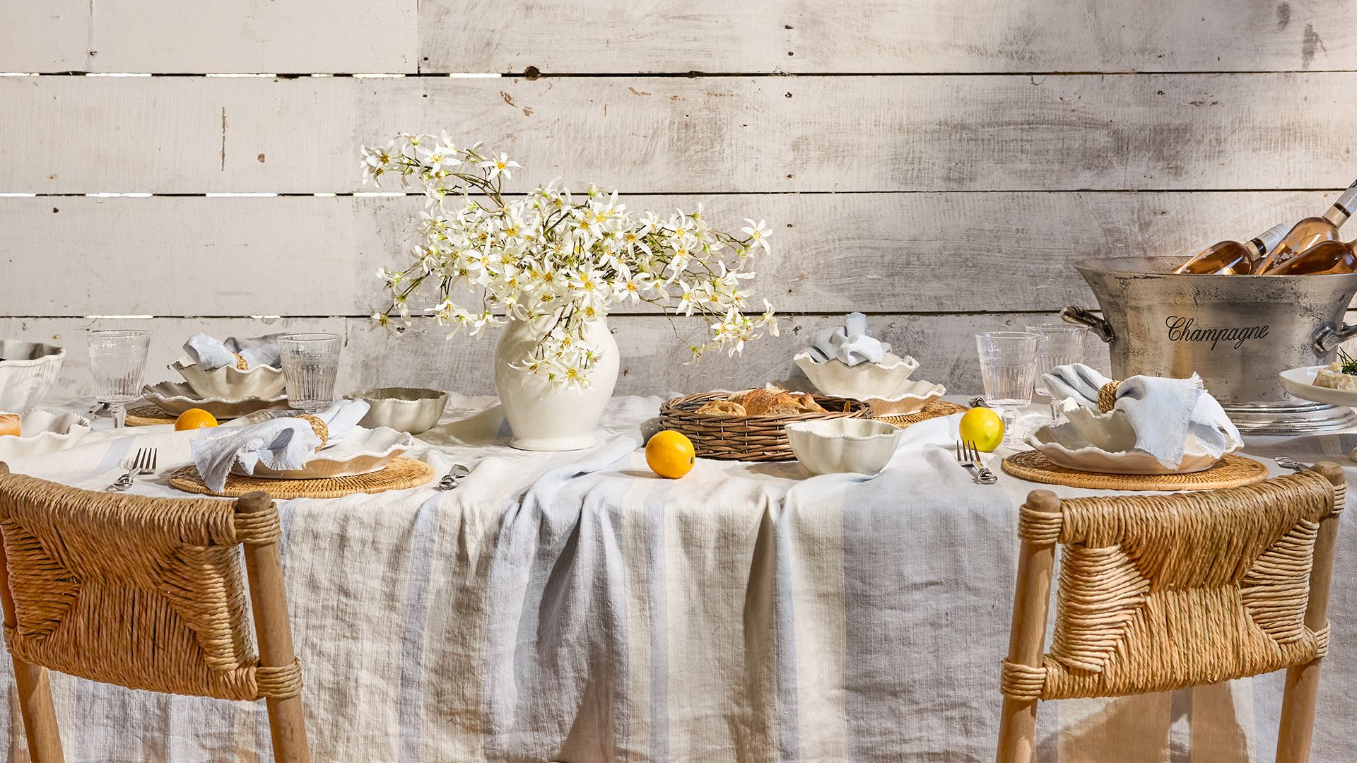 <h2>Set The Table</h2><button>Discover Dinnerware</button>