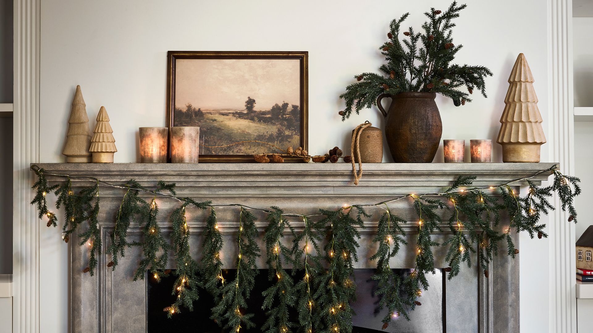 <h2>Christmas at Home</h2><button>Discover Christmas</button>