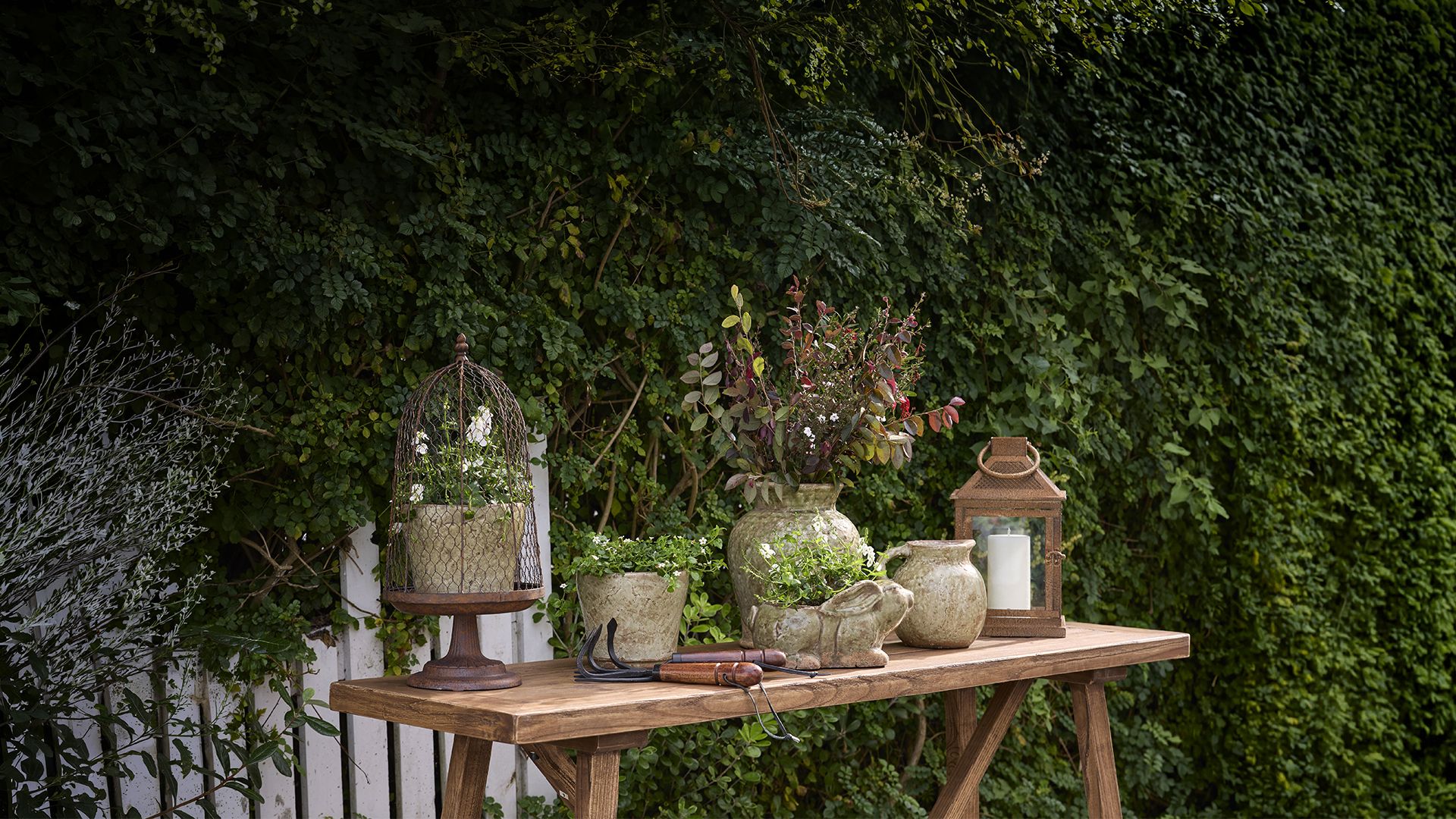 <h2>The Garden Collection</h2><button>Shop New Spring</button>