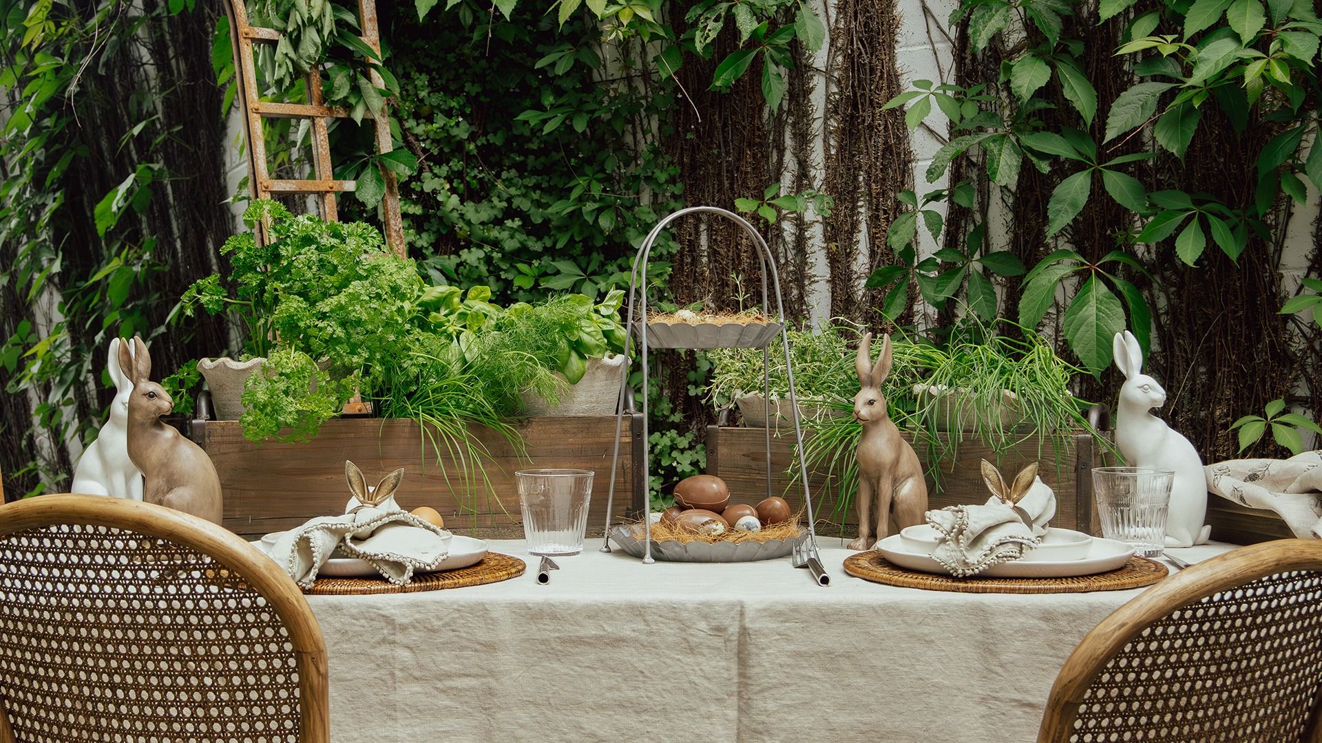 <h2>Where Stories Gather </h2><button>Discover Autumn </button>