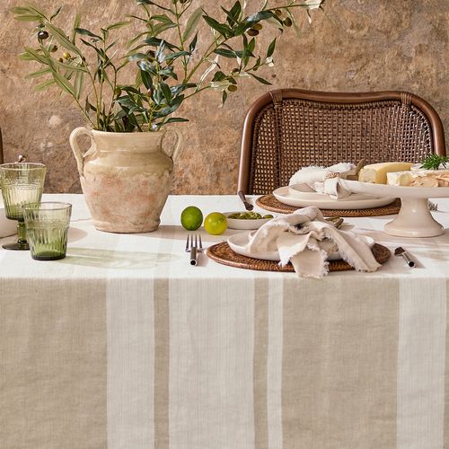 Tablecloths & Napkins