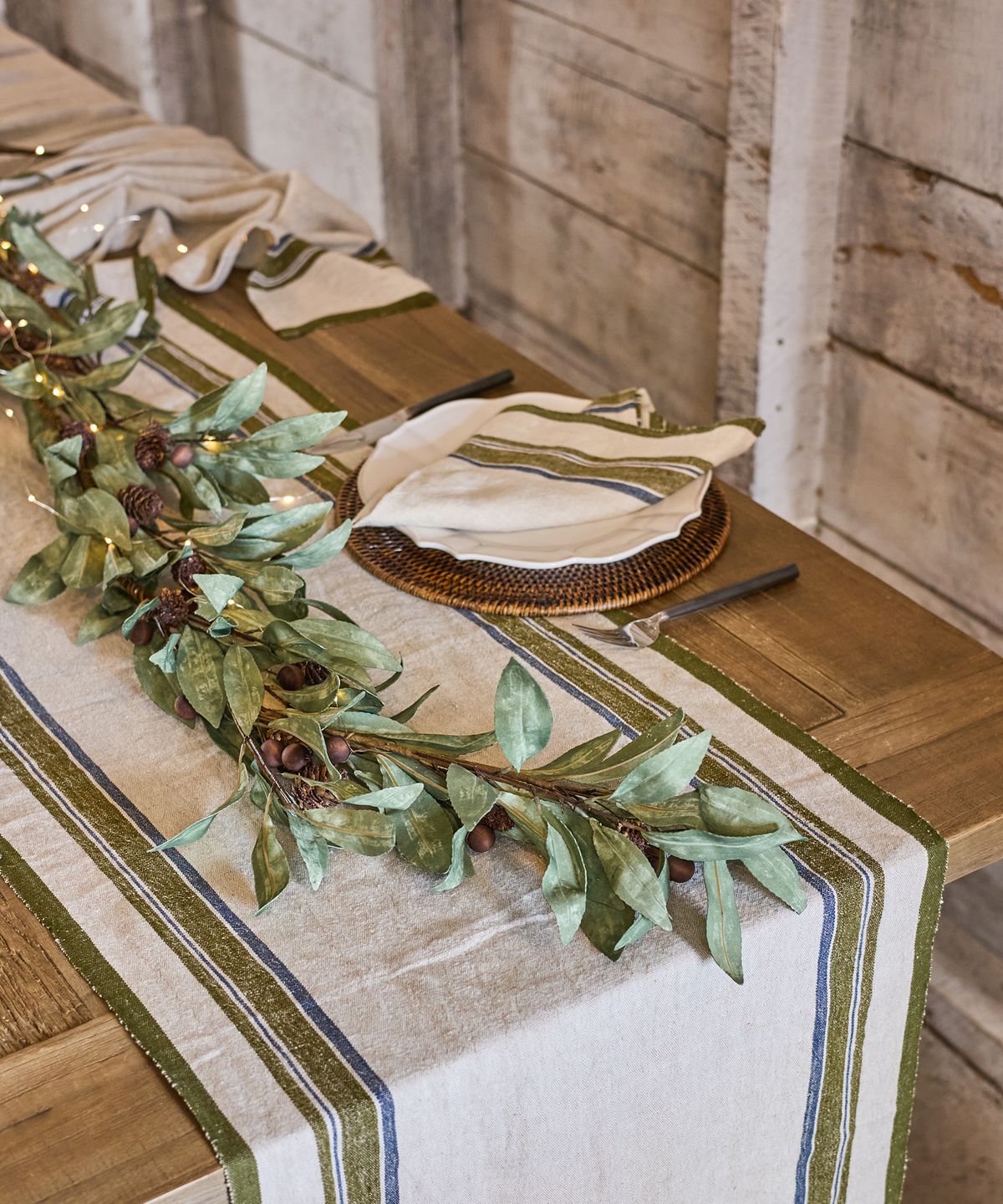 Eucalyptus & Brown Berry Wood Swag Large