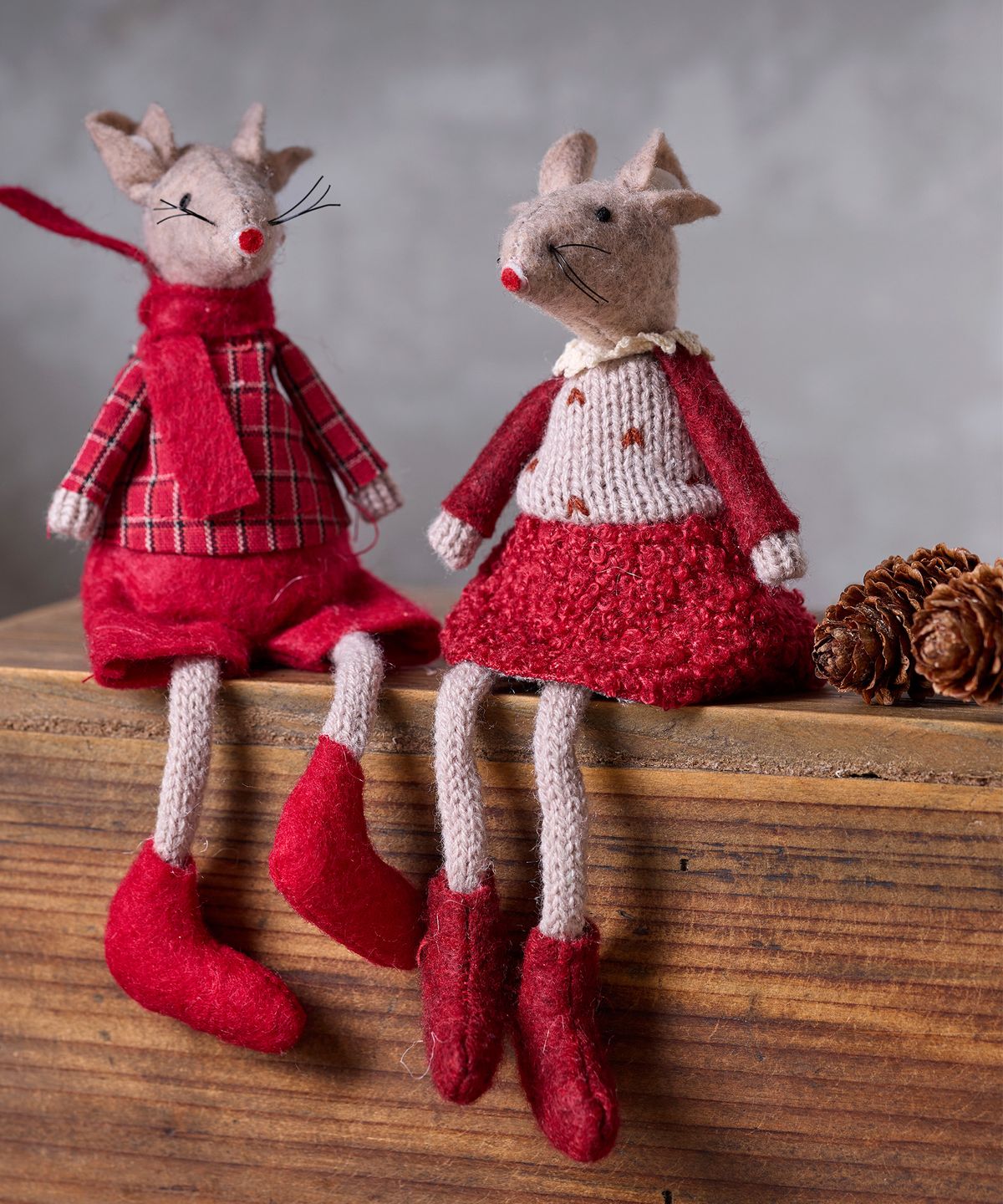 Red Edna Mouse Sitting