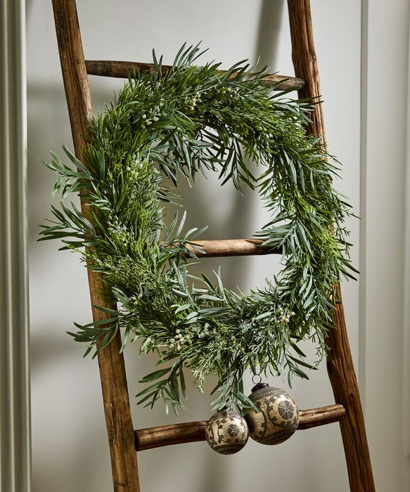 Mixed Silver Green Wreath 60cm