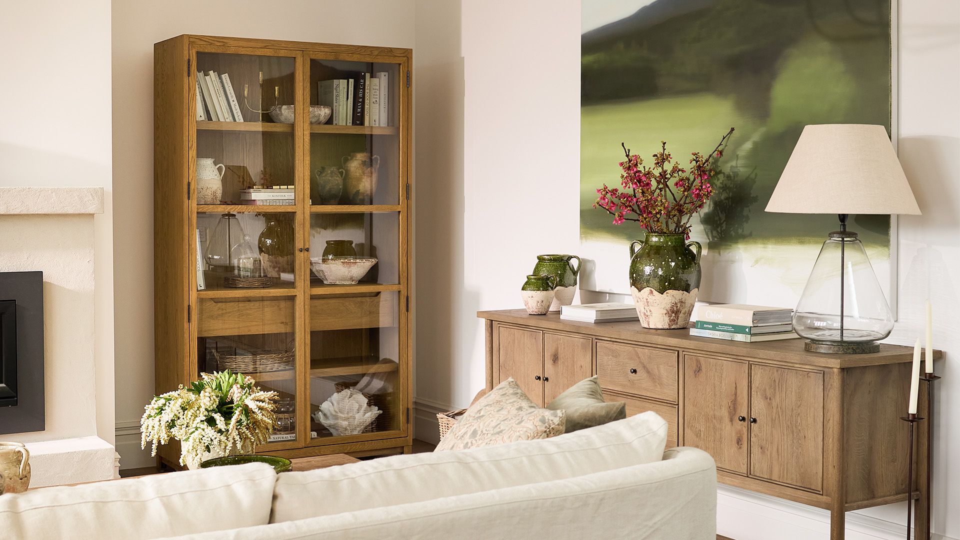 <h2>Oak Furniture</h2><button>Shop Summer</button>