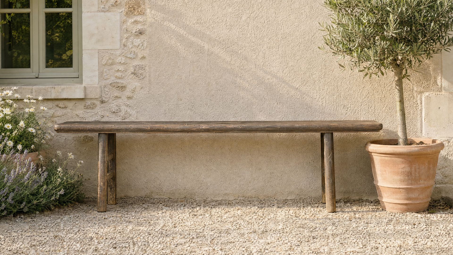 <h2>Vintage Collection</h2><button>Explore Range</button>