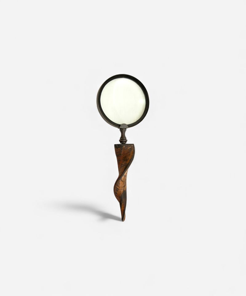 Oversized Twist Magnifying Glass